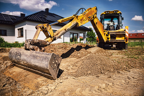 Bagger führt Aushubarbeiten durch