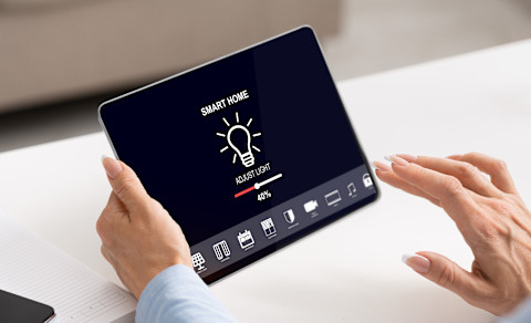 Smart-Home-System steuert elektrisches Licht