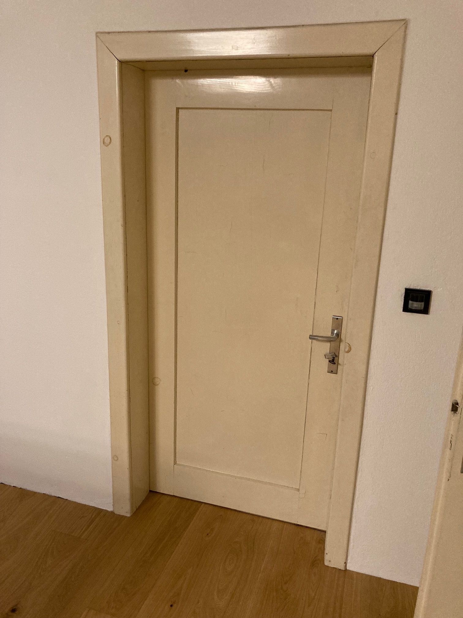 Innentür 5 Türen; Einfache Tür; Neue Tür und neuen Türrahmen einbauen MyHammer